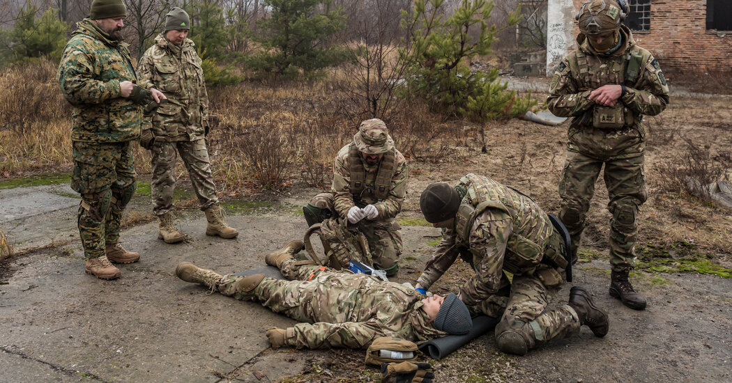 Training Civilians, Ukraine Nurtures a Resistance in Waiting