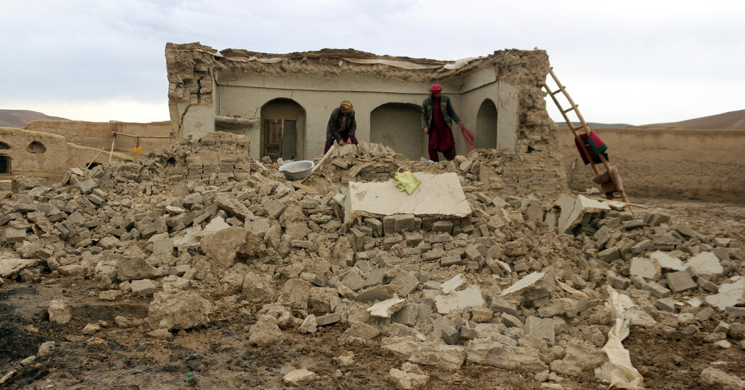 Two Earthquakes in Afghanistan Kill at Least 27