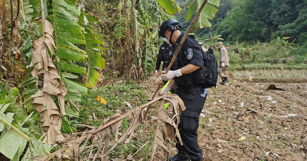 After Boeing Plane Crash in China, a Desperate Hunt for Survivors