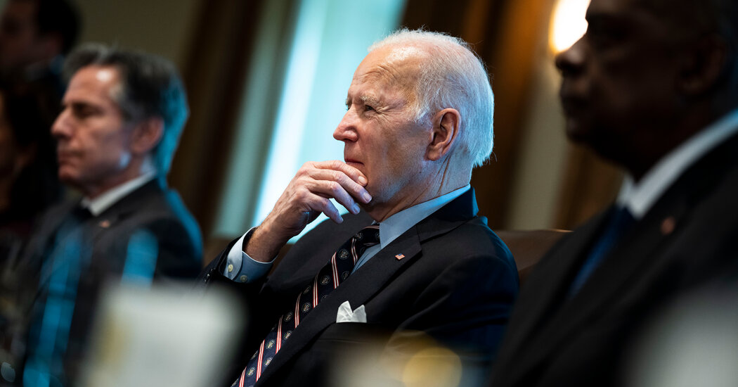 Biden Urges Americans to Blame Rising Prices on Putin. Many Do, for Now.