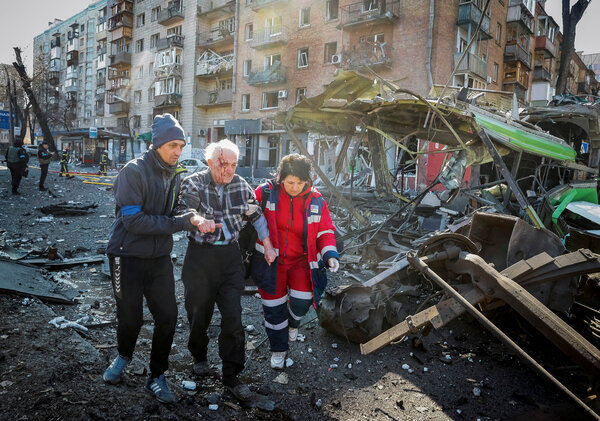 Live Updates: Russia and Ukraine Hold Talks After Bloody Weekend