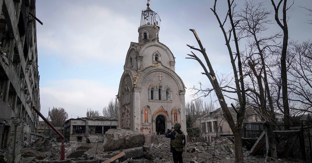 Officials in Mariupol Struggle to Account for the Dead