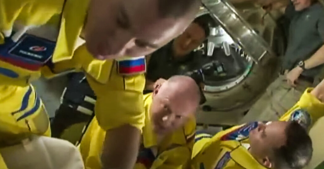 Russian Astronauts Board ISS in Colors Similar to Ukraine Flag