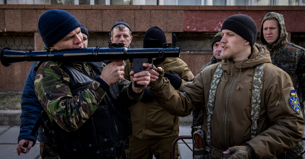 Ukraine Live Updates: Fears Grow for Mariupol as Russia Appears Stalled Elsewhere