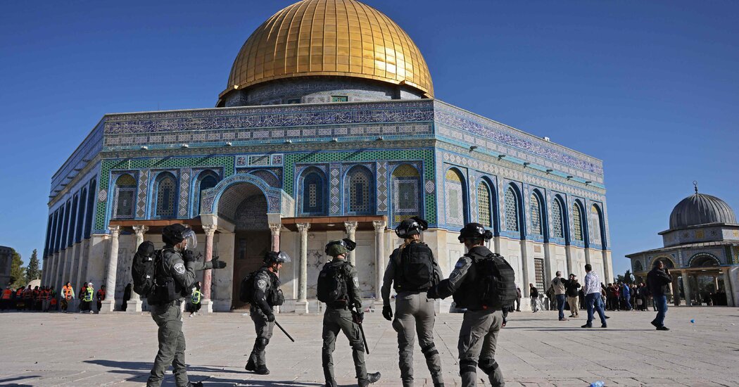 Live Updates: Jerusalem Calms After Israeli-Palestinian Clashes at Holy Site