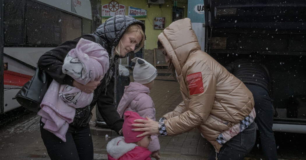 Some Ukrainian Refugees Are Returning Home, Despite the Risks