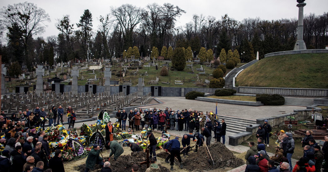 Ukraine Live Updates: Russian Troops Pull Back From Around Kyiv as Focus Shifts to East