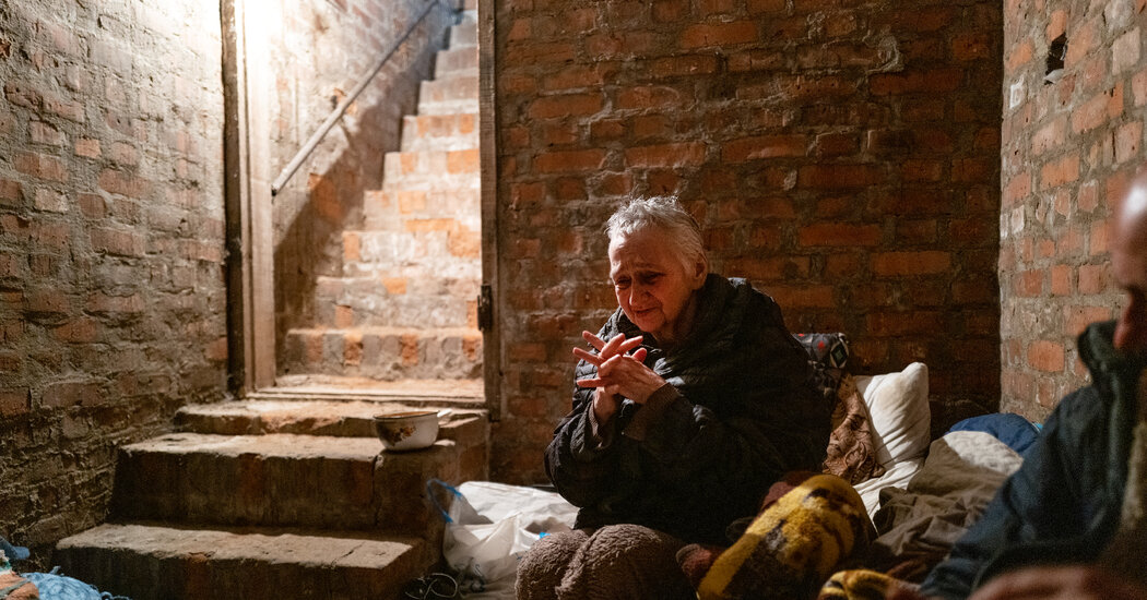 Under Fire, a Ukrainian Town Braces for a Russian Onslaught