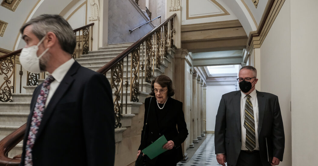 As Feinstein Declines, Democrats Struggle to Manage an Open Secret