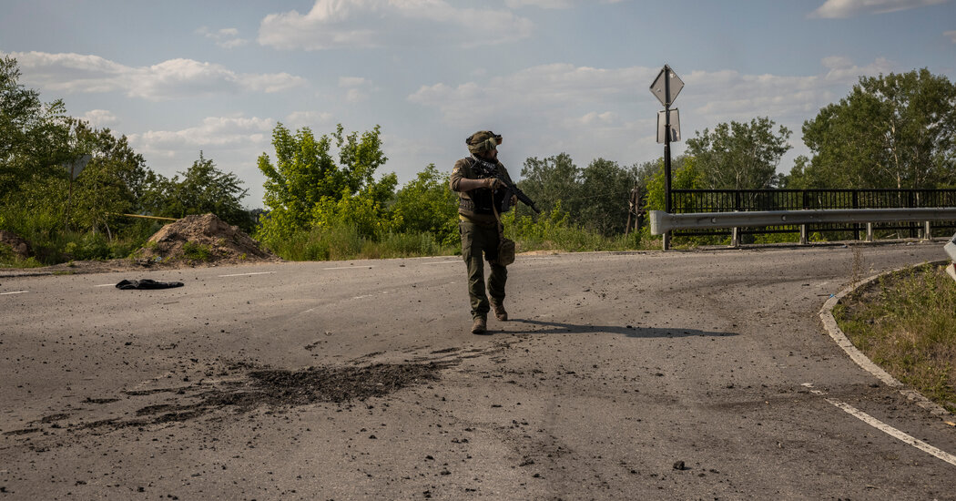 Live Updates: Ukraine’s Pleas Grow Louder as Soldiers Are Outgunned and Putin Talks of Empire