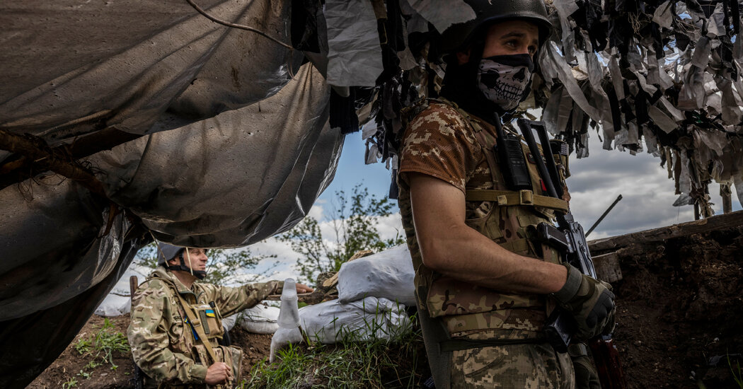 On Front Lines, Communication Breakdowns Prove Costly for Ukraine