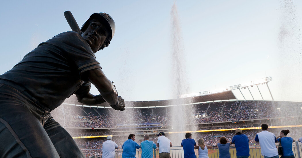 Baseball Hall of Famers Compete Over Statues